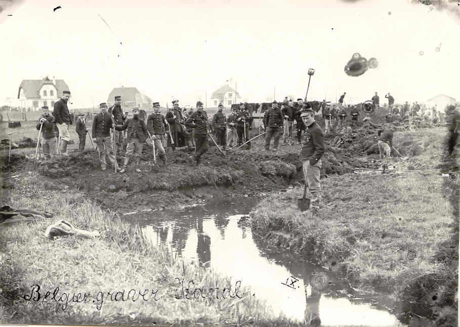 Belgische krijgsgevangenen graven een kanaal in Zuid-Jutland