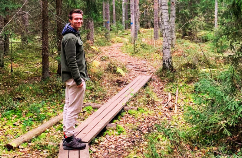 Tomas De Landsheer in het Finse bos